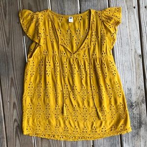 Old Navy Gold Eyelet Top Size M